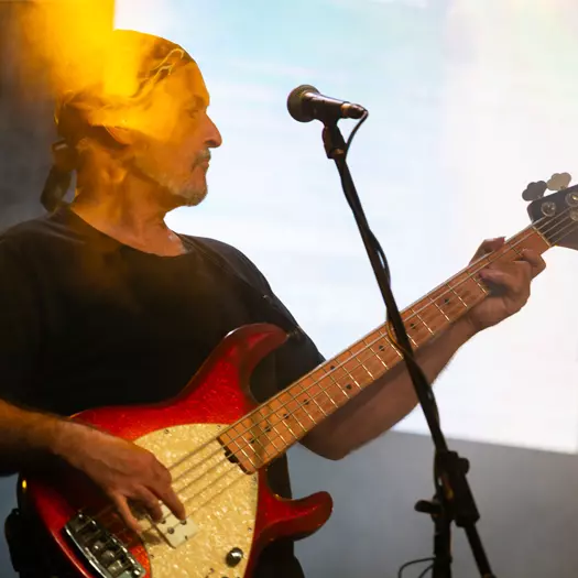 Benji, guitarrista de la Banda Cuatrogatos, grupo de versiones Indie, Pop y Rock en Cartagena, Murcia